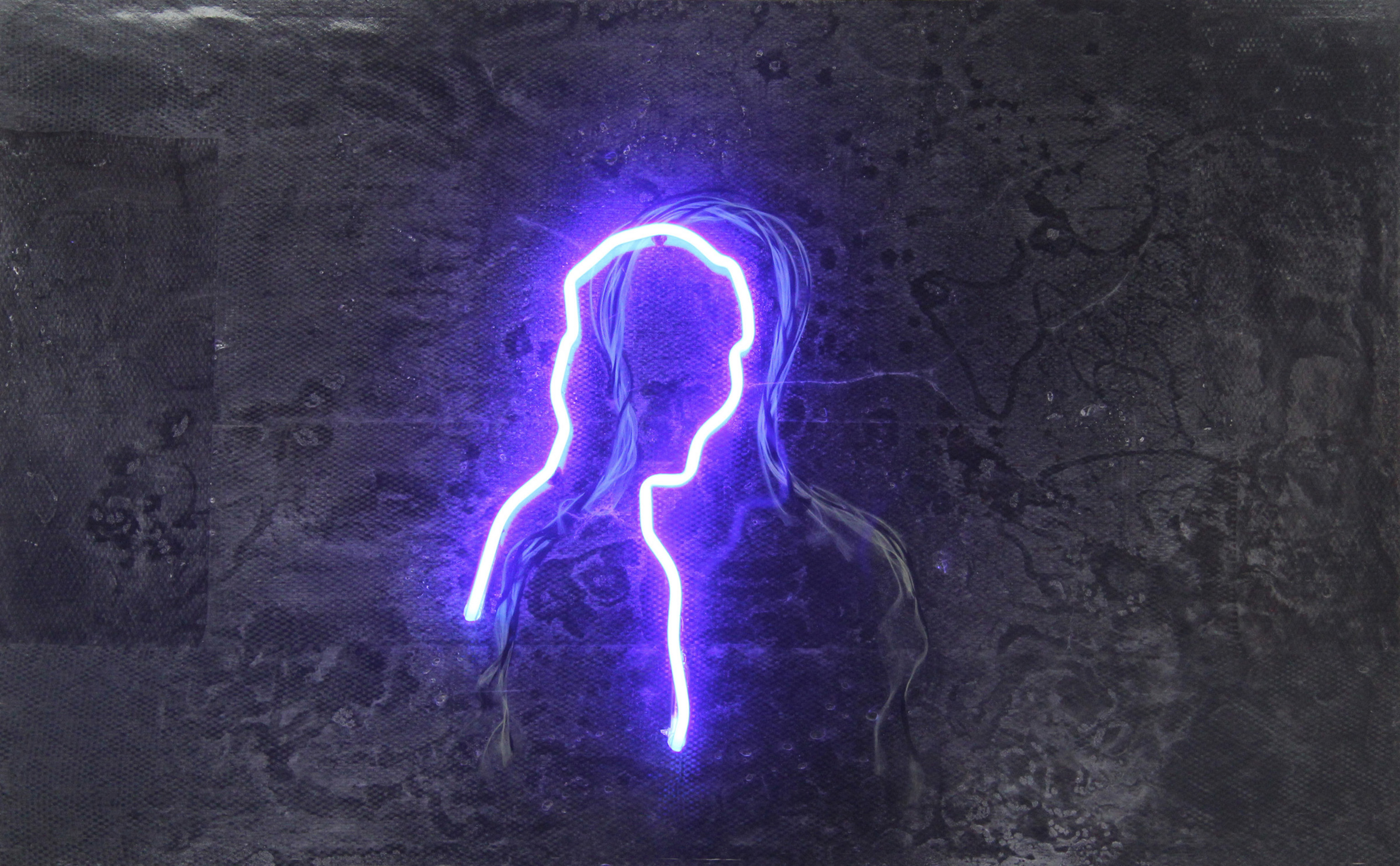 ‘Nocturn’, 2014, fibra de carbono y luz neón, 78 x 125 cm.